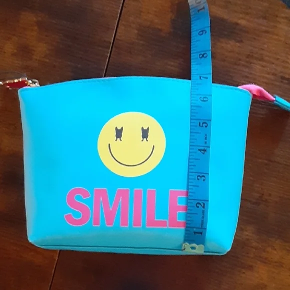 Cosmetic Bag - Blue 'Smile' - Picture 10 of 11